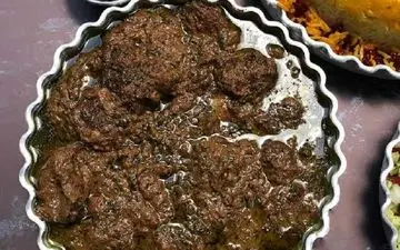 یک غذای با اصالت دامغانی/ خورشت گردو اسفناج رو این طوری درست کن