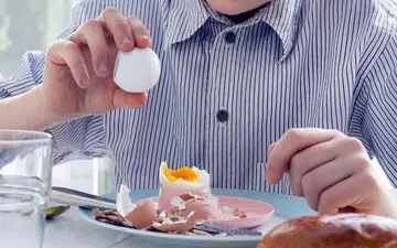  بعد از مصرف نمک زیاد این ۵ کار را انجام دهید