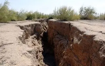 چاله های وحشتناک در دشت‌های قروه، دهگلان و چاردولی / هشدار