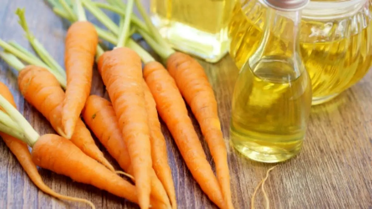   ۷ روش مؤثر استفاده از روغن هویج برای داشتن موهایی زیباتر 