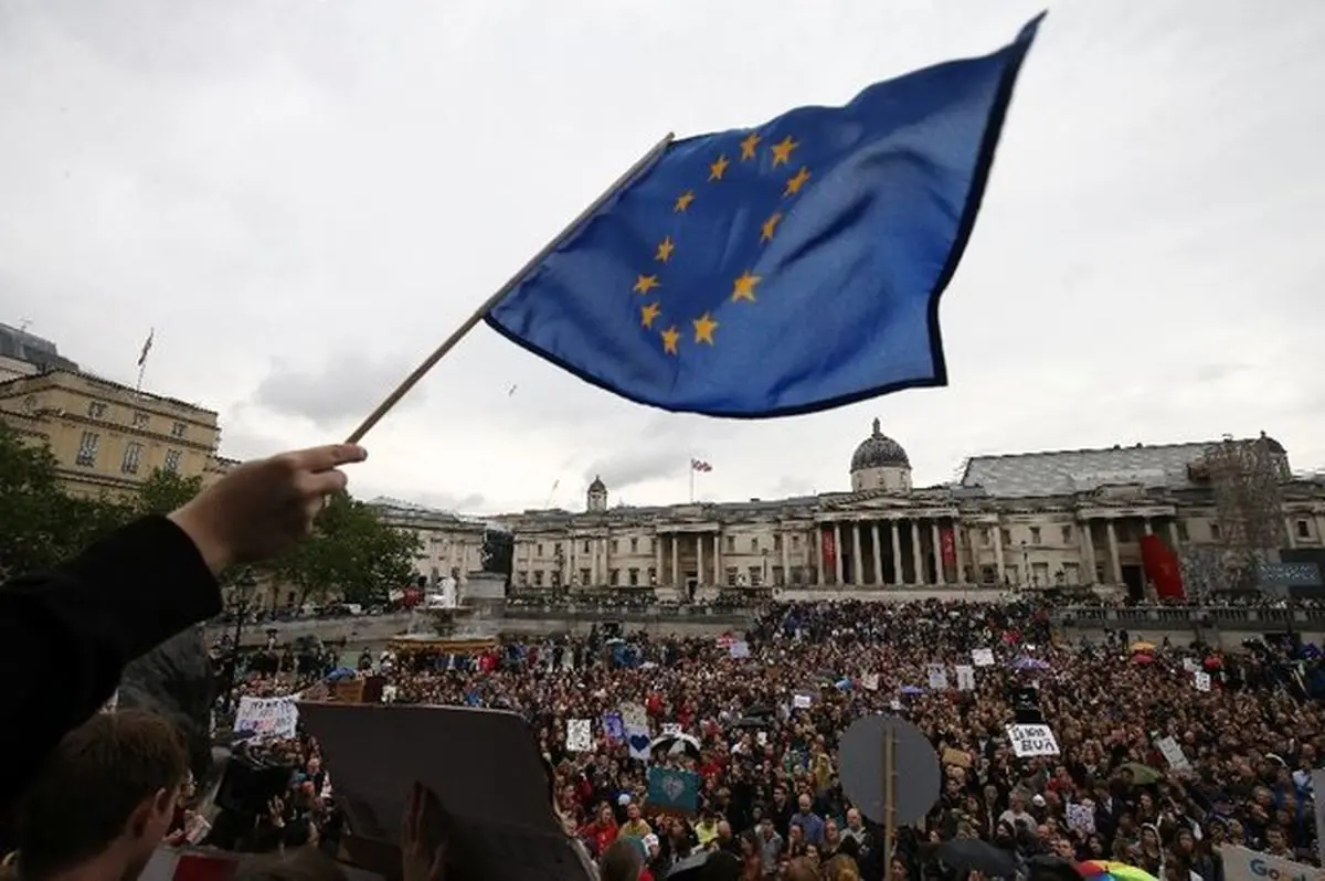 
بزرگترین اقتصادهای بیمار در سال ۲۰۱۶
تظاهرات لندنی‌ها علیه بریگزیت

