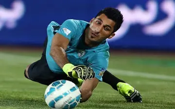 اگر پنالتی را می‌گرفتم شاید نتیجه تغییر می‌کرد/ همه بازیکنان در باخت سهیم هستند 