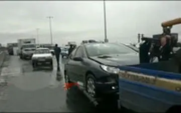 تصادف همزمان ۲۶ ماشین در اتوبان کرج که ۱۰۸ زخمی داشت