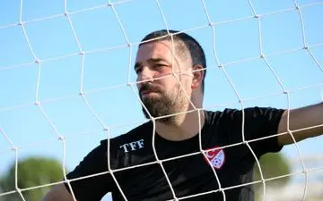 
حضور ستاره سابق بارسلونا در تمرین آلومینیوم