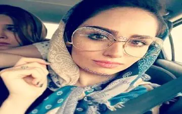عینک بزرگ و عجیب خانم بازیگر تازه عروس+ عکس