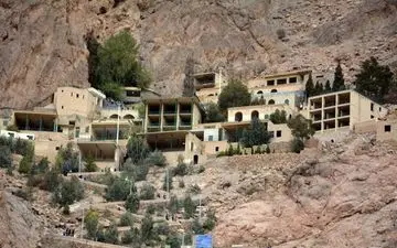  آغاز بازسازی زیارتگاه زرتشتیان اردکان