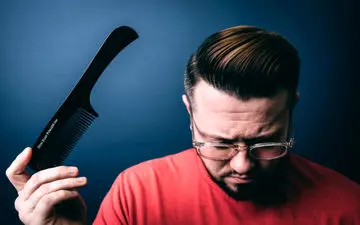 روش درست شانه زدن موها که کمتر کسی می داند!