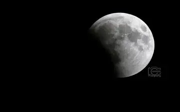 عکسی زیبا از ماه کرفتگی امشب