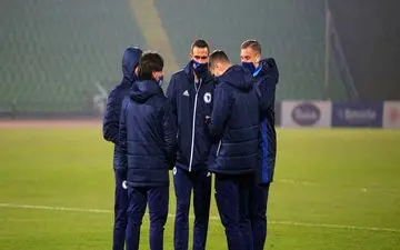 ورود بازیکنان بوسنی به ورزشگاه برای دیدار با ایران