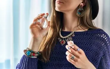 زمستان و عطرهای فریبنده: راهکارهایی برای افزایش ماندگاری عطر در زمستان