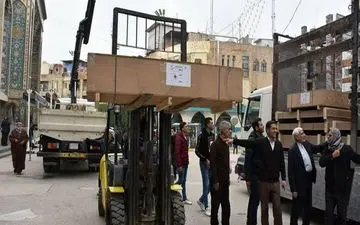 پنجره ضریح شهدای کربلا به روی زائران باز شد