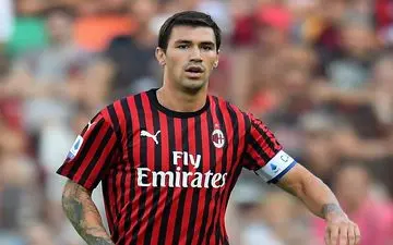 باشگاه میلان در پی تمدید قرارداد مدافع ایتالیایی 