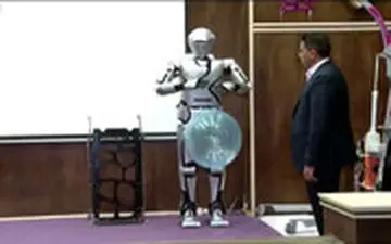 از ربات انسان نما توسط جوانان ایرانی رونمایی شد