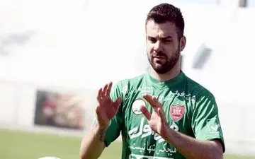 فوری؛ در آستانه بازی با السد ، دروازه بان پرسپولیس ممنوع الخروج شد + جزئیات!