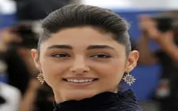 نغمه سرایی گلشیفته فراهانی برای عقرب ها در صحرا + عکس ها