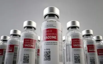 تحویل محموله یک میلیون دوز واکسن کرونا به جمعیت هلال احمر 
