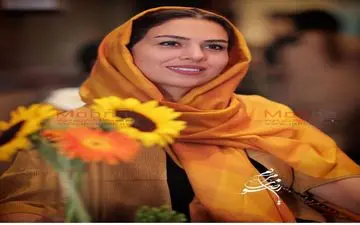 پوشش جالب تینا پاکروان در کافه تازه تاسیس اش (عکس)