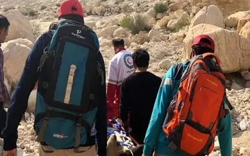 کوهنورد مصدوم با تلاش امدادگران هلال‌احمر جم نجات یافت