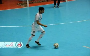 اولین پیروزی فرش آرای مشهد در اصفهان/ از اشتباهات داوری تا دو پنالتی از دست رفته نماینده اصفهان