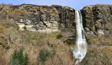 برعکس شدن جریان یک آبشار در ایرلند