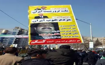 شوخی جالب مردم با دونالد ترامپ در راهپیمایی امروز؛ مشکل برات پیش آمده کَسَگم + عکس