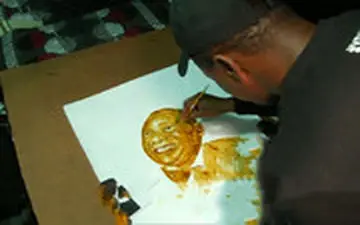 کشیدن نقاشی ۱۲۰۰ دلاری با قهوه