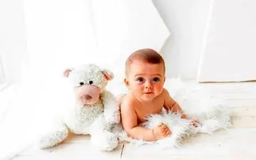 نگاه کردن به کودک زیبا، نوزاد شما را زیبا می کند؟