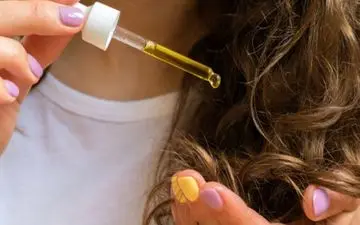 چگونه از روغن برای سلامت مو استفاده کنیم؟ آیا استفاده از روغن باعث ریزش مو می شود؟

