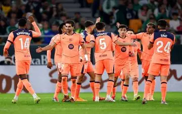 جشنواره گل بارسلونا در خانه بتیس؛ تورس ستاره تیم فلیک