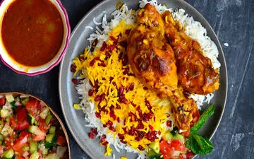 طرز تهیه مرغ زعفرانی؛ غذای رستورانی خوشمزه با طعمی بی‌نظیر