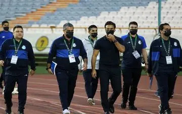 سنگ خودم را به سینه نمی‌زنم، اما نیمکت استقلال خلوت است 