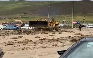 سیلاب محور دلگان به زهکَلوت را مسدود کرد