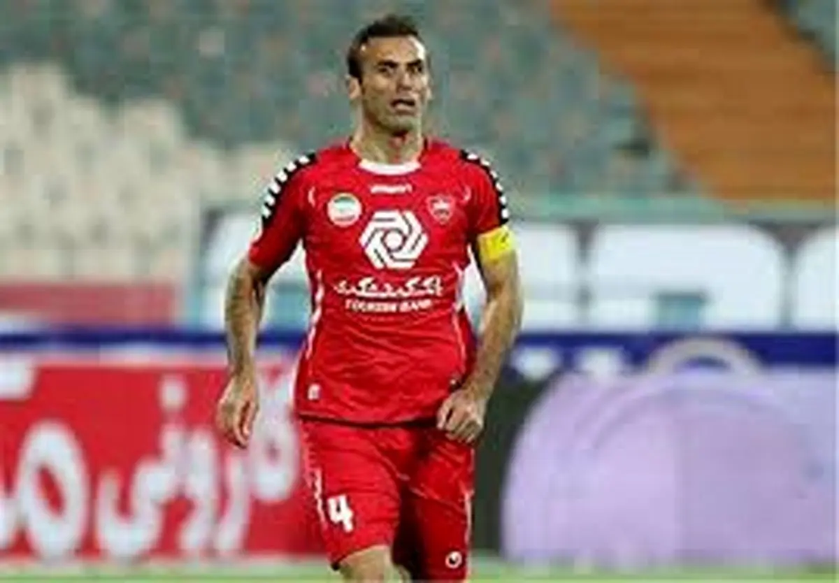 سید جلال حسینی مدافع تیم فوتبال پرسپولیس اولین پیروزی در دربی را جشن گرفت