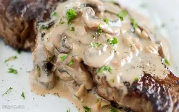 طرز تهیه استیک خانگی با سس قارچ خامه‌ای