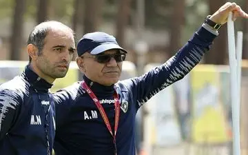  مربی سپاهان:‌ به نظرم دیدار هفته سی‌ام قهرمان لیگ برتر را مشخص خواهد کرد