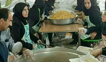 توزیع بیش از ۱۰۰هزار پرس غذا و میان وعده بین زوار اربعین حسینی