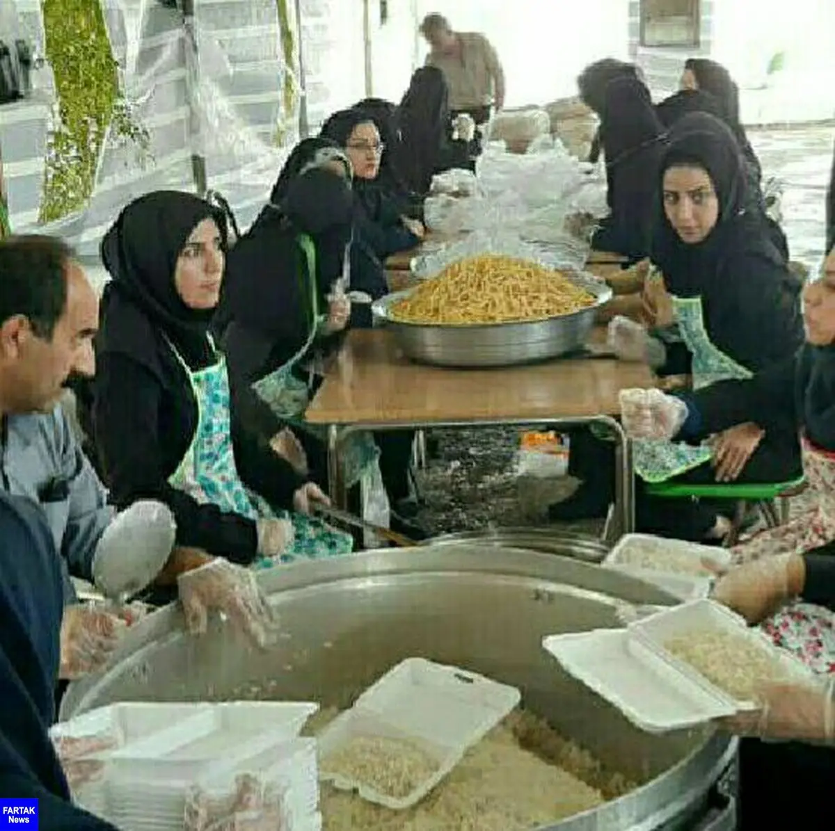 توزیع بیش از ۱۰۰هزار پرس غذا و میان وعده بین زوار اربعین حسینی