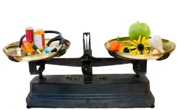  استفاده همزمان داروی صنعتی و سنتی چه بلایی سر بدن می‌آورد؟