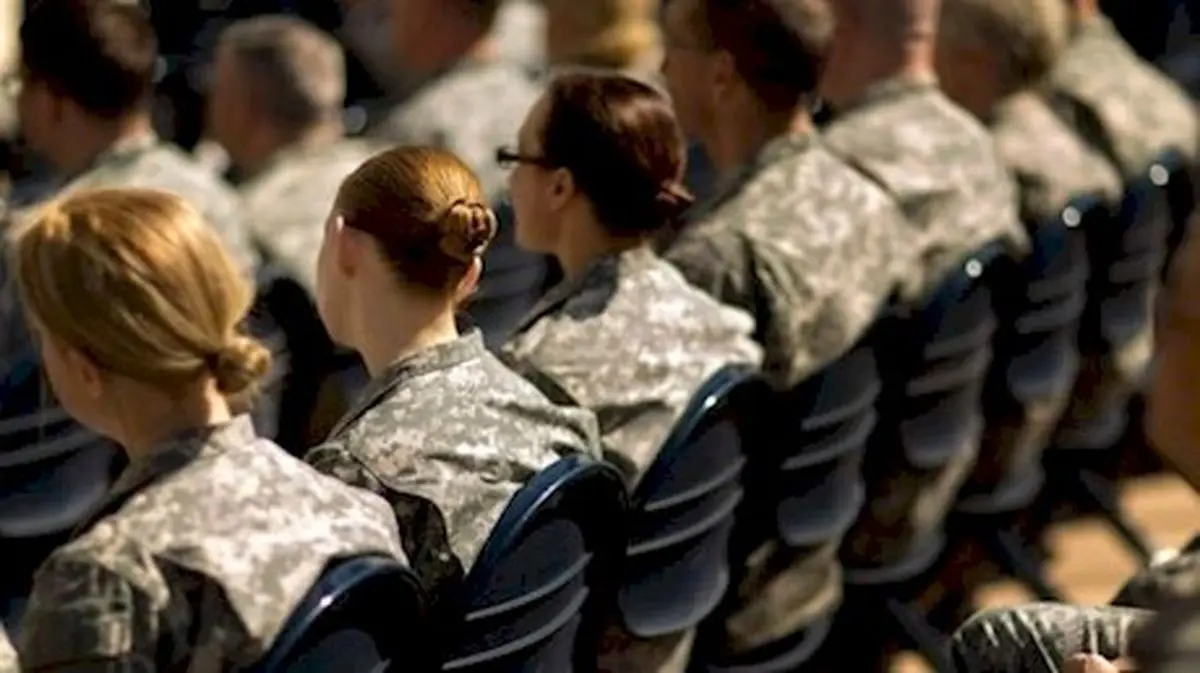 اقدام شرم آور نظامیان آمریکا در انتشار عکس برهنه زنان ارتش 