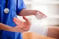 پانسمان اضطراری: آموزش سریع انجام در منزل