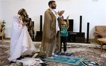  آیا می‌توان خانواده را به نماز خواندن وادار کرد؟