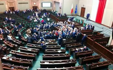 معاون نخست‌وزیر لهستان کناره‌گیری کرد
