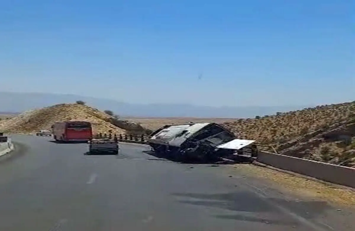 افزایش تعداد فوتیهای حادثه واژگونی اتوبوس در فارس به ۱۵ نفر