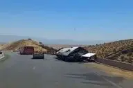 افزایش تعداد فوتی‌های حادثه واژگونی اتوبوس در فارس به ۱۵ نفر