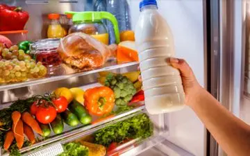 هشدار | شیر را داخل درِ یخچال نگذارید