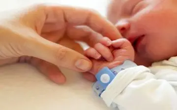 انقلاب در تولید مثل: تولد نوزاد بدون نیاز به مادر بیولوژیکی ممکن شد