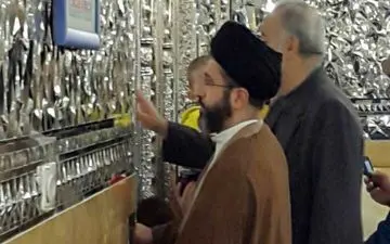 مجتبی خامنه ای دیشب در حرم امام رضا(ع) + عکس