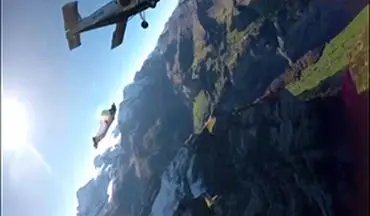 سوار شدن به هواپیما در ارتفاع ۴ هزار متری + فیلم