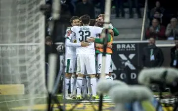 بوروسیا مونشن‌ گلادباخ جای بایرن مونیخ را گرفت