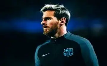  لیونل مسی سوار بر سگ معروف